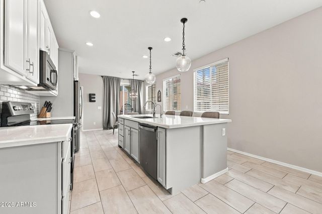 1677 E BRIDGEPORT Parkway, Gilbert, AZ 85295