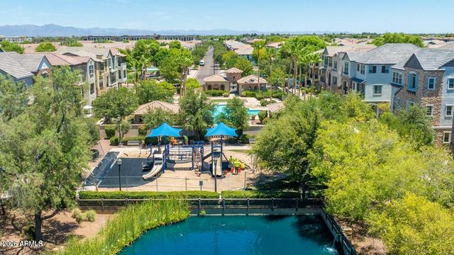 1677 E BRIDGEPORT Parkway, Gilbert, AZ 85295