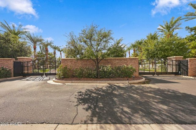 1677 E BRIDGEPORT Parkway, Gilbert, AZ 85295