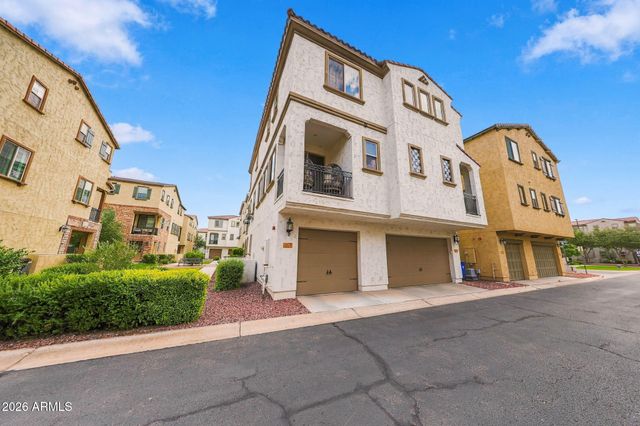 1677 E BRIDGEPORT Parkway, Gilbert, AZ 85295