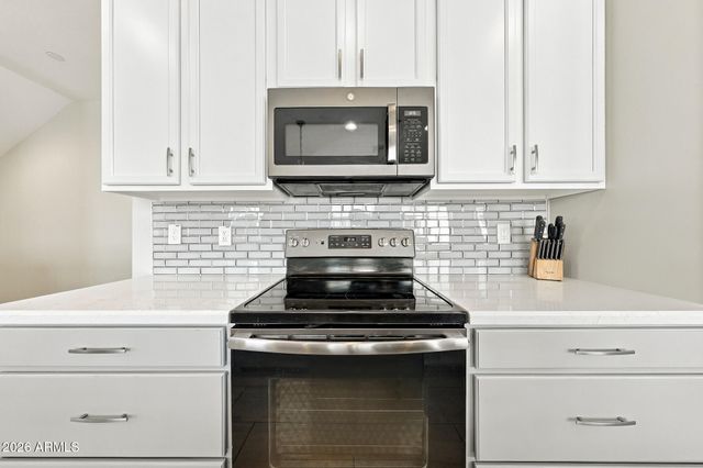 1677 E BRIDGEPORT Parkway, Gilbert, AZ 85295