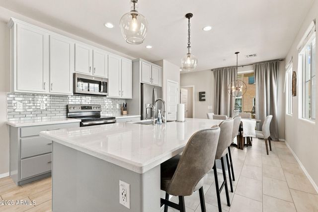 1677 E BRIDGEPORT Parkway, Gilbert, AZ 85295