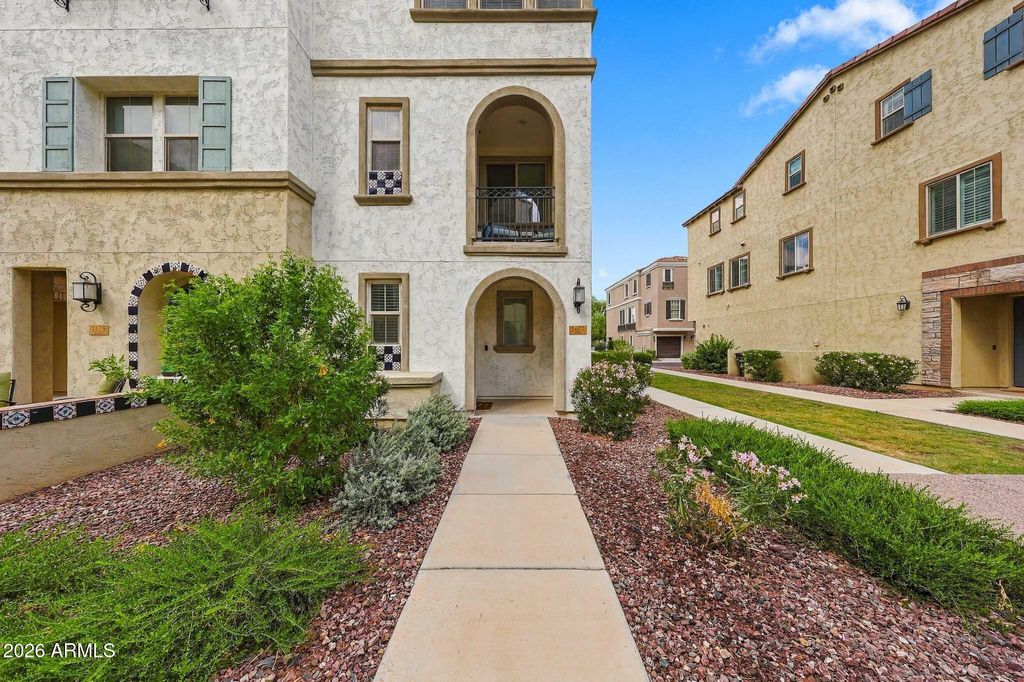 1677 E BRIDGEPORT Parkway, Gilbert, AZ 85295