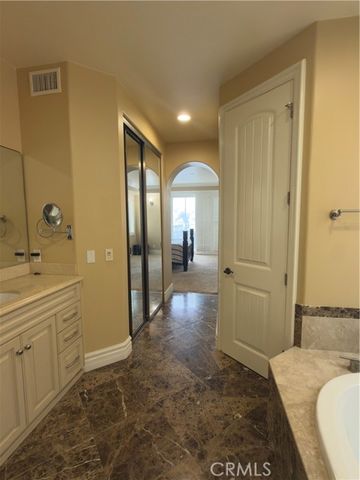 211 Chicago, Huntington Beach, CA 92648