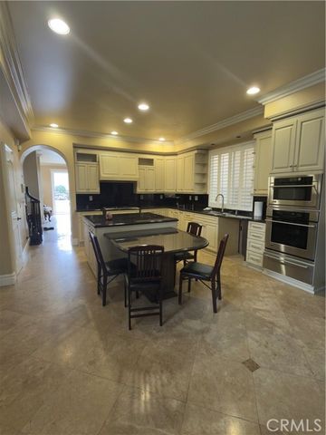 211 Chicago, Huntington Beach, CA 92648