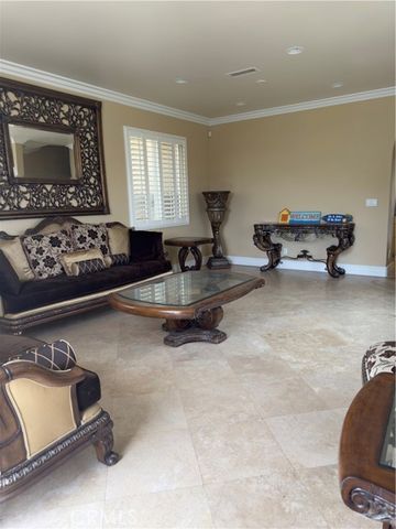 211 Chicago, Huntington Beach, CA 92648