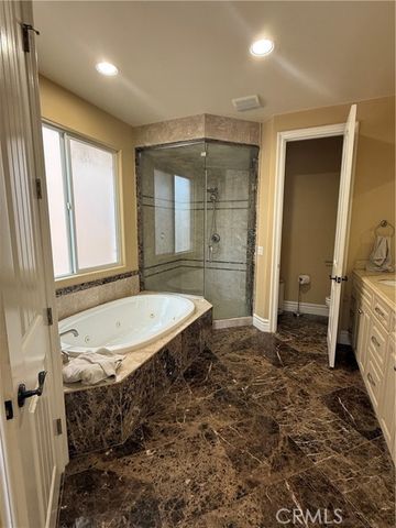 211 Chicago, Huntington Beach, CA 92648