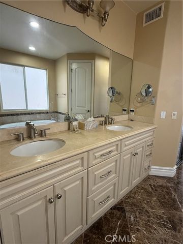 211 Chicago, Huntington Beach, CA 92648