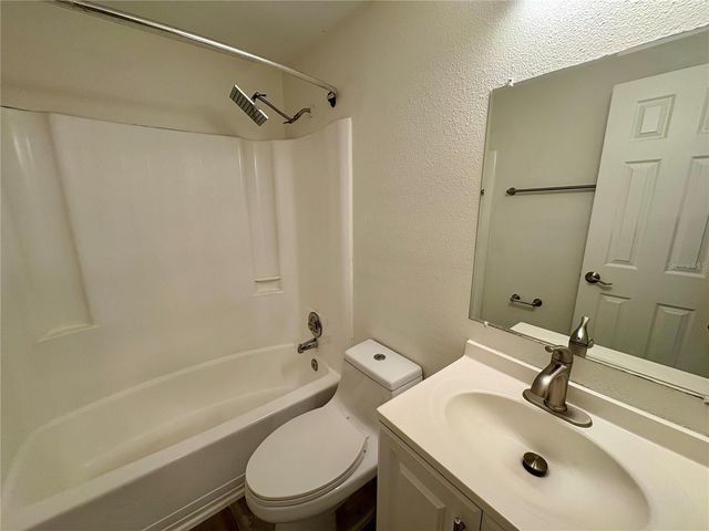 308 57TH AVENUE DRIVE E B, Bradenton, FL 34203