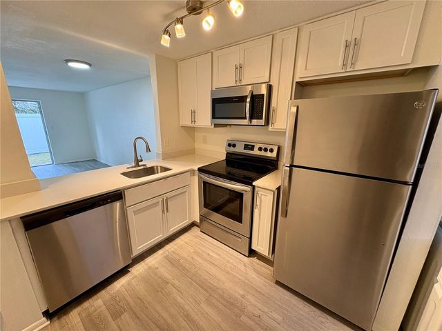 308 57TH AVENUE DRIVE E B, Bradenton, FL 34203