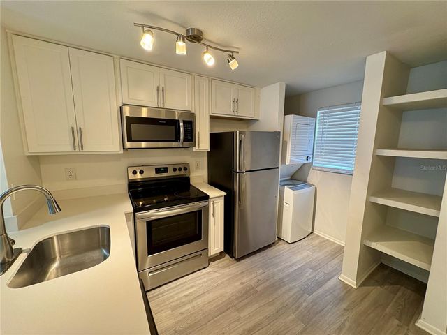 308 57TH AVENUE DRIVE E B, Bradenton, FL 34203