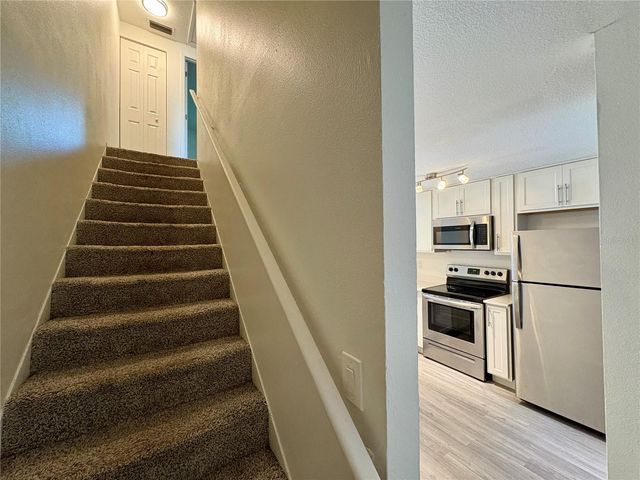 308 57TH AVENUE DRIVE E B, Bradenton, FL 34203