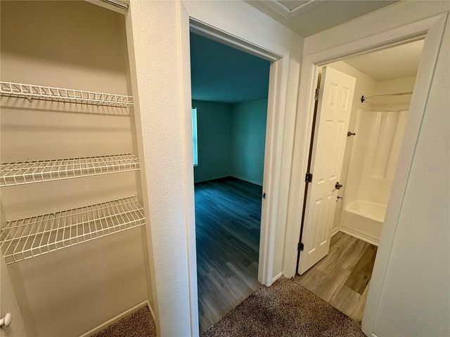 308 57TH AVENUE DRIVE E B, Bradenton, FL 34203