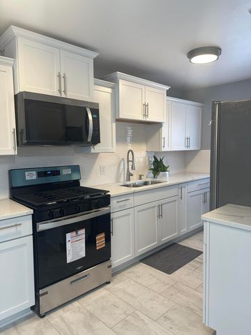 556 Gerry Street, Gary, IN 46406