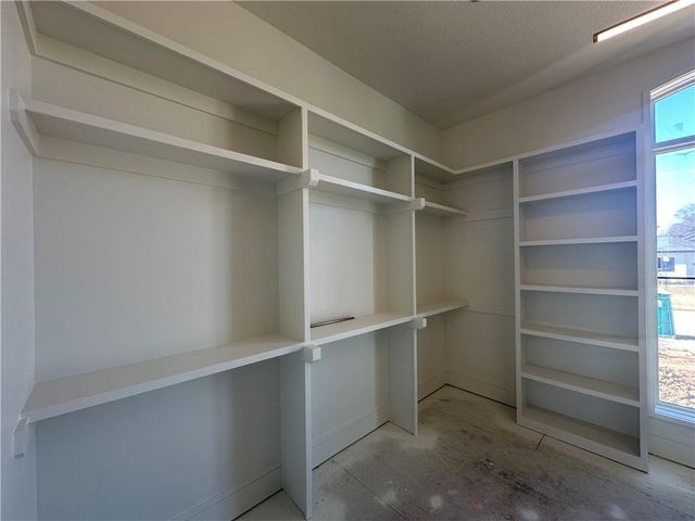 7535 NW Fawn Circle, Parkville, MO 64152