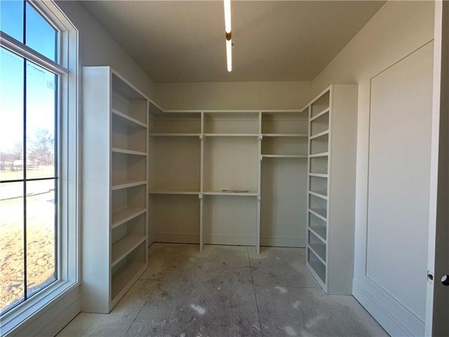 7535 NW Fawn Circle, Parkville, MO 64152