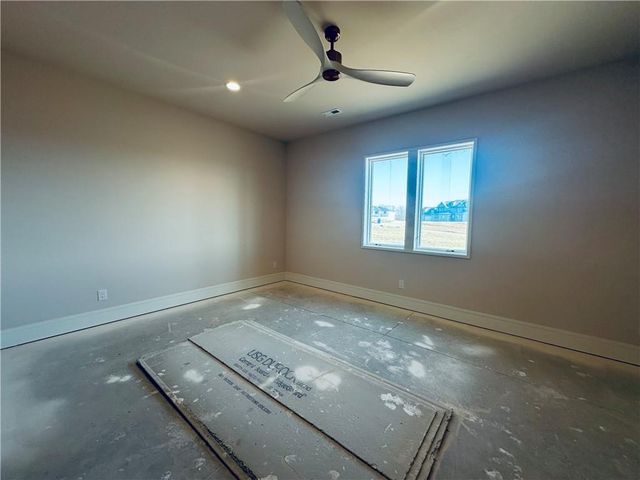 7535 NW Fawn Circle, Parkville, MO 64152