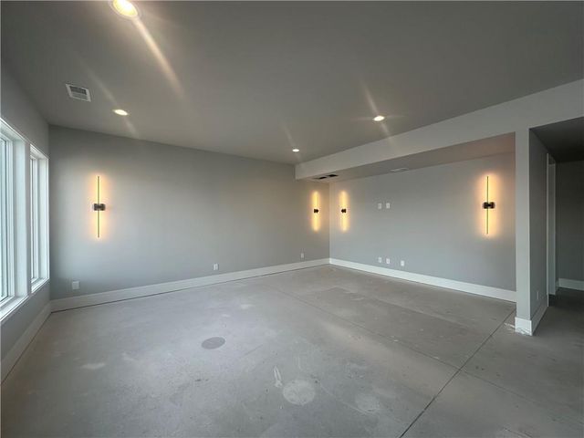 7535 NW Fawn Circle, Parkville, MO 64152