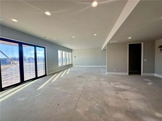 7535 NW Fawn Circle, Parkville, MO 64152