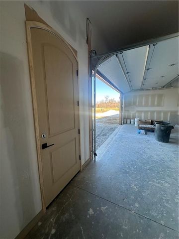 7535 NW Fawn Circle, Parkville, MO 64152