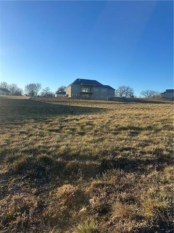 7535 NW Fawn Circle, Parkville, MO 64152