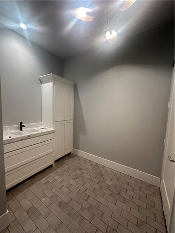 7535 NW Fawn Circle, Parkville, MO 64152