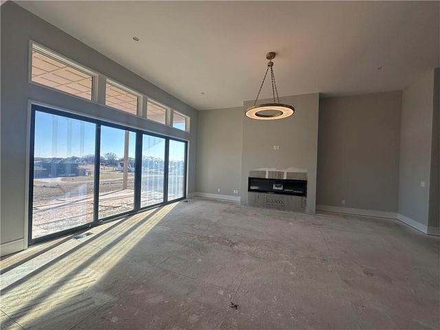 7535 NW Fawn Circle, Parkville, MO 64152