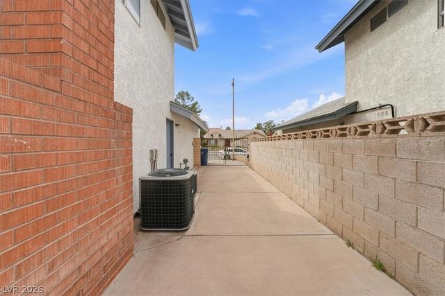 4752 Hackamore Drive, Las Vegas, NV 89103