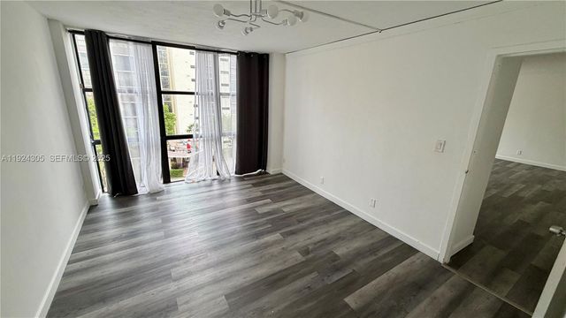 16909 N Bay Rd 504, Sunny Isles Beach, FL 33160