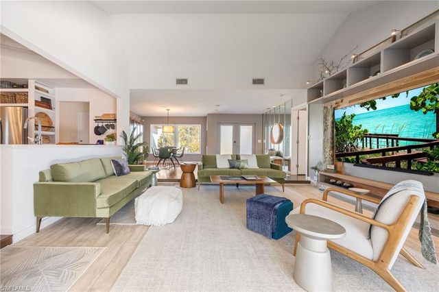 1216 SE 2nd ST, Cape Coral, FL 33990