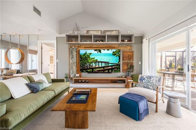 1216 SE 2nd ST, Cape Coral, FL 33990