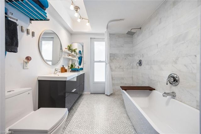 1216 SE 2nd ST, Cape Coral, FL 33990