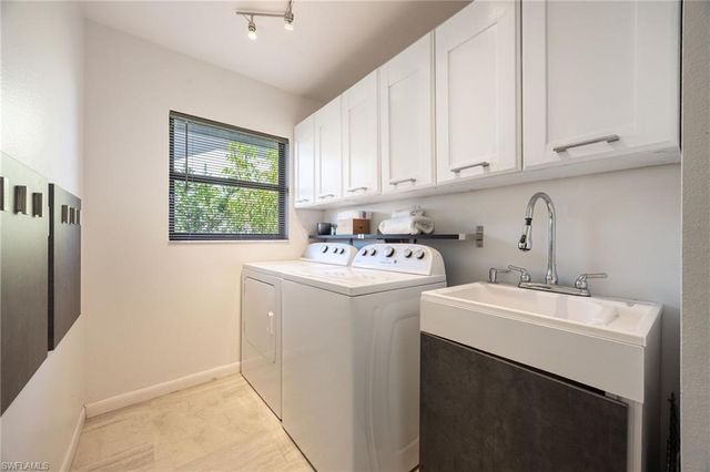 1216 SE 2nd ST, Cape Coral, FL 33990