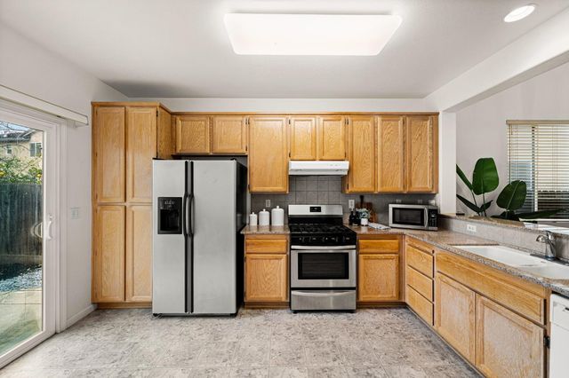 10071 Tuzza Ct, Elk Grove, CA 95757