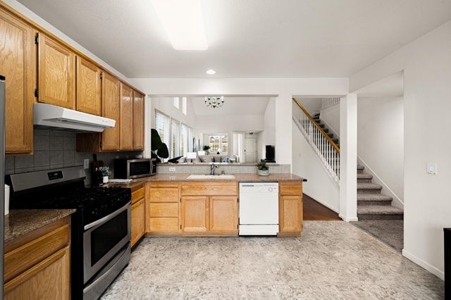 10071 Tuzza Ct, Elk Grove, CA 95757