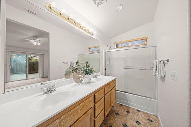 10071 Tuzza Ct, Elk Grove, CA 95757