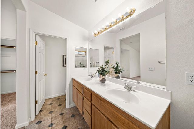 10071 Tuzza Ct, Elk Grove, CA 95757