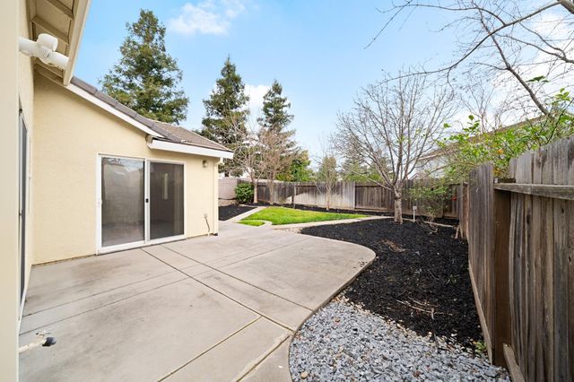 10071 Tuzza Ct, Elk Grove, CA 95757