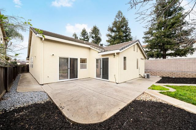 10071 Tuzza Ct, Elk Grove, CA 95757