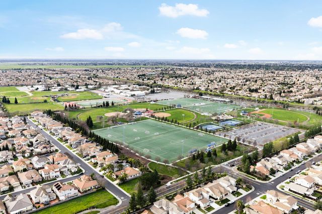 10071 Tuzza Ct, Elk Grove, CA 95757