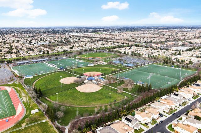 10071 Tuzza Ct, Elk Grove, CA 95757