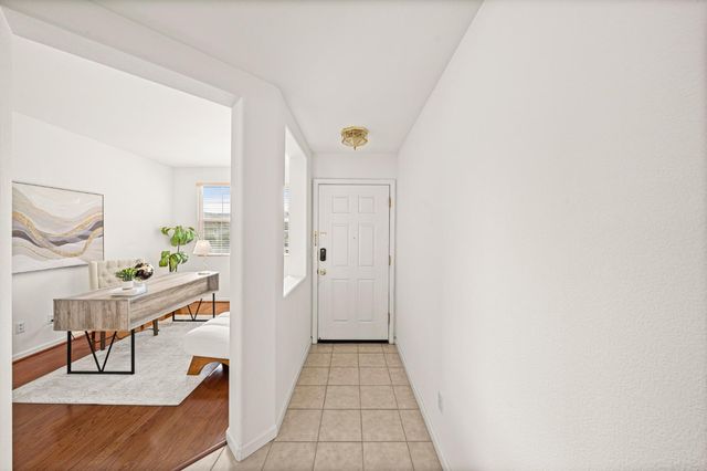 10071 Tuzza Ct, Elk Grove, CA 95757