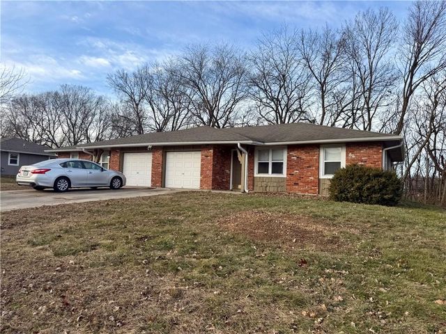 400 A-B NE WESTWIND Drive, Lee's Summit, MO 64086