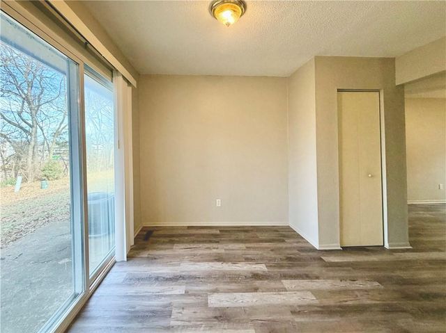 400 A-B NE WESTWIND Drive, Lee's Summit, MO 64086