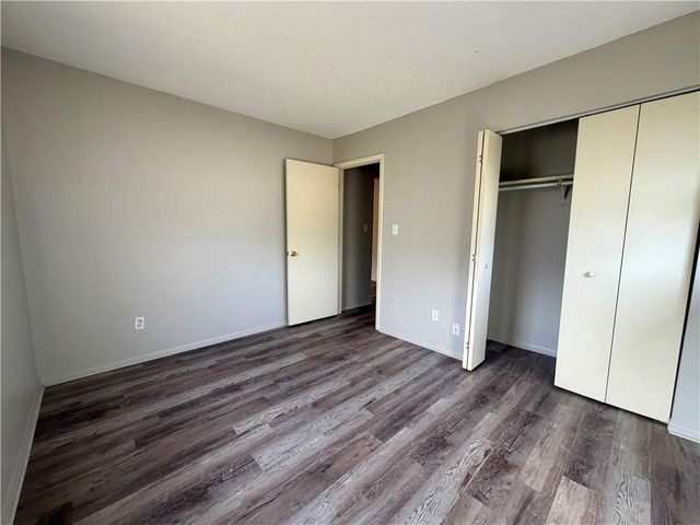 400 A-B NE WESTWIND Drive, Lee's Summit, MO 64086