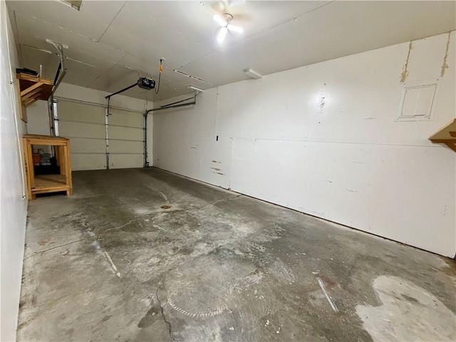 400 A-B NE WESTWIND Drive, Lee's Summit, MO 64086