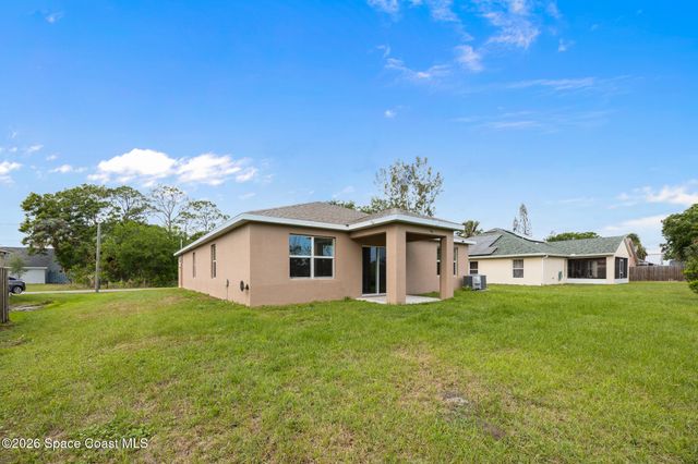 335 Calcutta Avenue NW, Palm Bay, FL 32907
