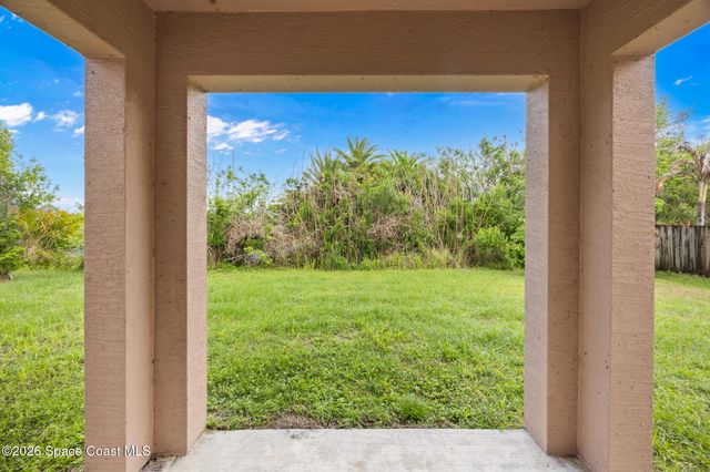 335 Calcutta Avenue NW, Palm Bay, FL 32907