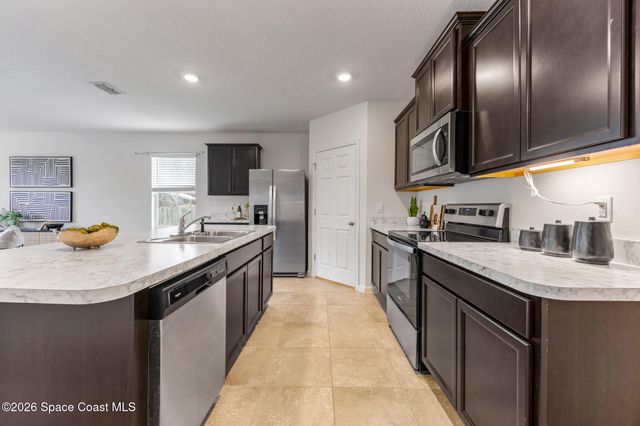 335 Calcutta Avenue NW, Palm Bay, FL 32907