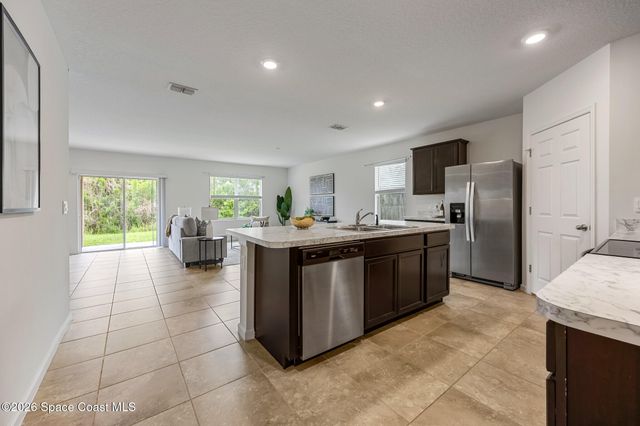 335 Calcutta Avenue NW, Palm Bay, FL 32907